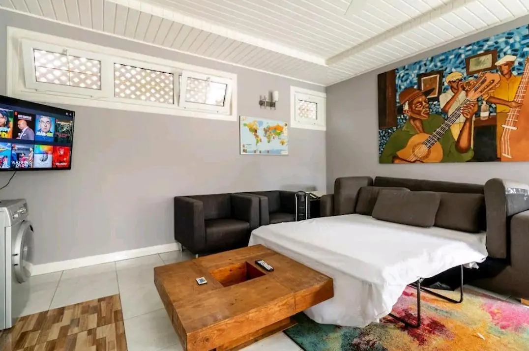 Sleek 4Ppl Apartment, Pool, Parking, Gated, Cctv & Wifi Ocho Ríos 0*,  Jamaica