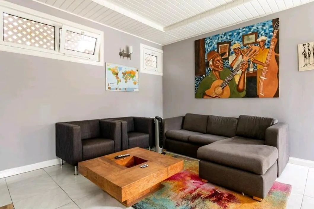 Sleek 4Ppl Apartment, Pool, Parking, Gated, Cctv & Wifi Ocho Ríos Apartamento
